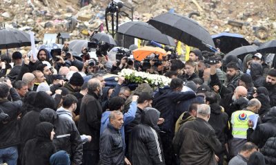 El Cairo, 29 mar (EFE).- Líbano despidió este domingo al sur de Beirut a los tres periodistas libaneses asesinados ayer en un ataque aéreo israelí en la zona de Jazín, en el sur del país mediterráneo, informó la cadena libanesa Al Mayadeen, empresa a la que pertenecían dos de los informadores muertos. EFE/EPA/WAEL HAMZEH