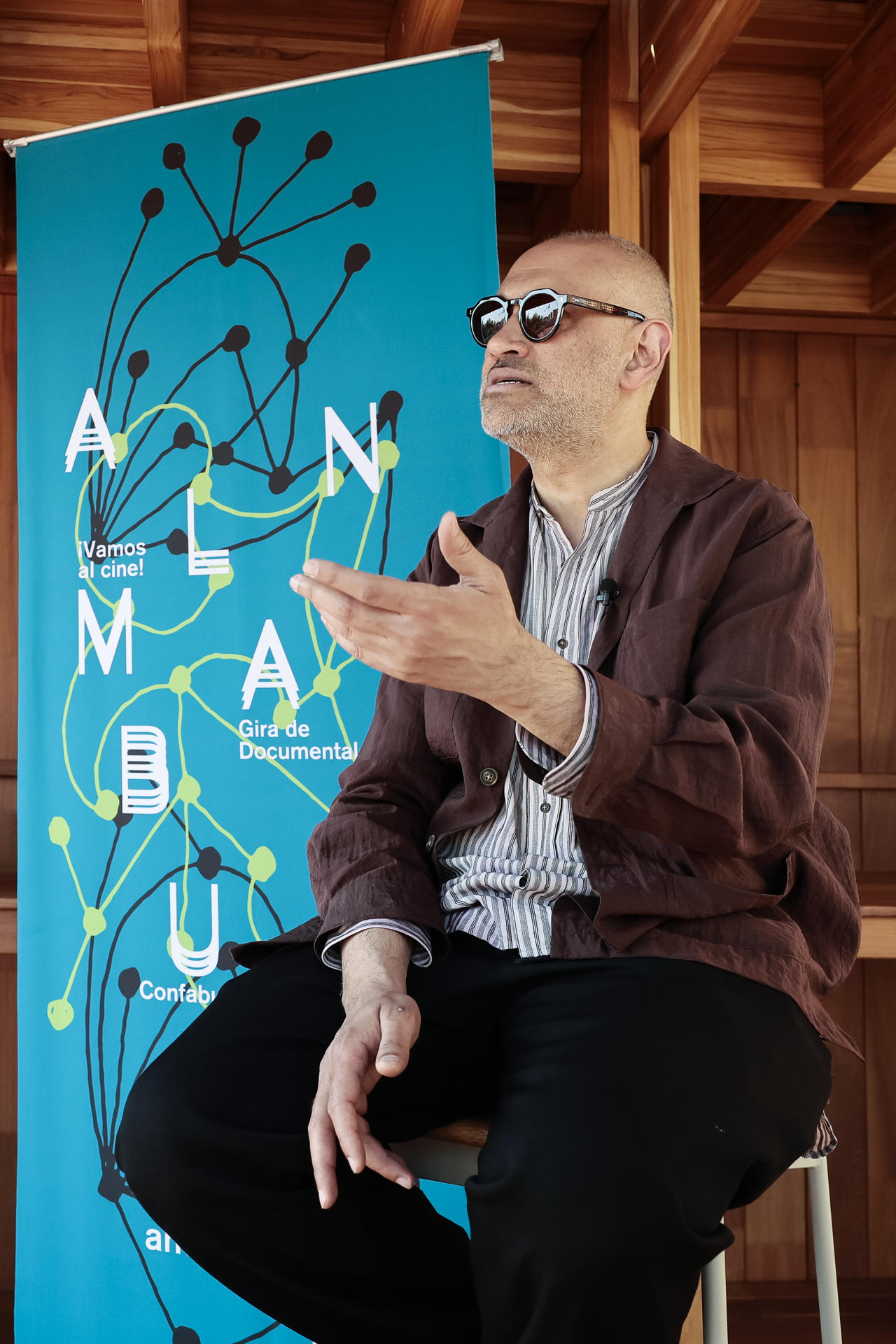 El director palestino Kamal Aljafari, participa durante una entrevista con EFE ayer sábado, en Ciudad de México (México). EFE/José Méndez