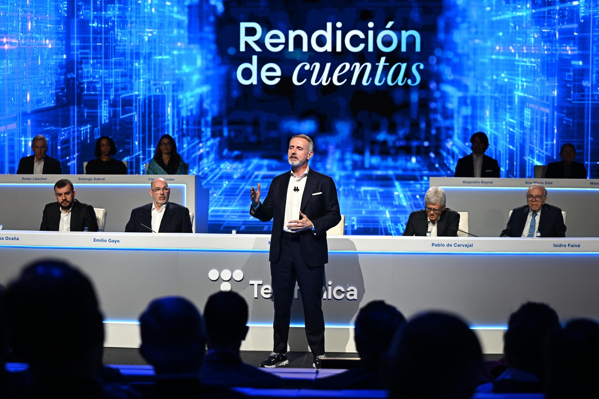 El presidente ejecutivo de Telefónica, Marc Mutra, interviene en la Junta de Accionistas este jueves en Madrid. EFE/ Fernando Villar