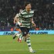 El jugador del Sporting CP Maxi Araujo celebra el 4-0 durante el partido de vuelta de octavos de final de la UEFA Champions League que han jugado Sporting CP y FK Bodo/Glimt, en Lisboa, Portugal. EFE/EPA/ANTONIO COTRIM