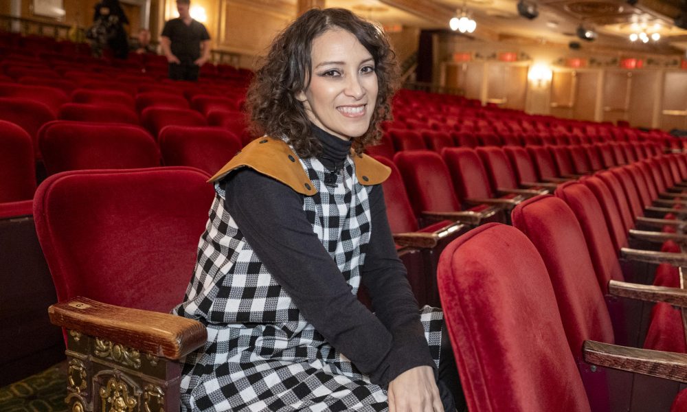 La cantautora guatemalteca Gaby Moreno posa durante una entrevista con EFE este jueves, en Nueva York (EE.UU.). EFE/ Ángel Colmenares