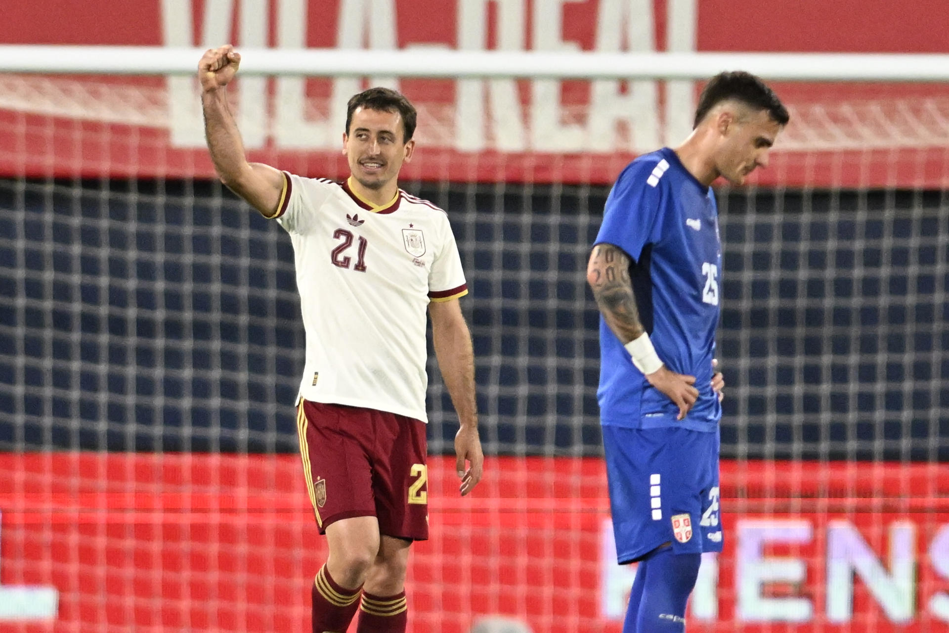 Mikel Oyarzabal celebra el 2-0 ante Serbia. EFE/Andreu Esteban