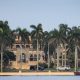 Vista de la residencia del presidente estadounidense, Donald Trump, llamada Mar-a-Lago, en West Palm Beach (Florida), donde una candidata demócrata, Emily Gregory, arrebató a los republicanos un escaño legislativo estatal. EFE/EPA/CRISTOBAL HERRERA-ULASHKEVICH