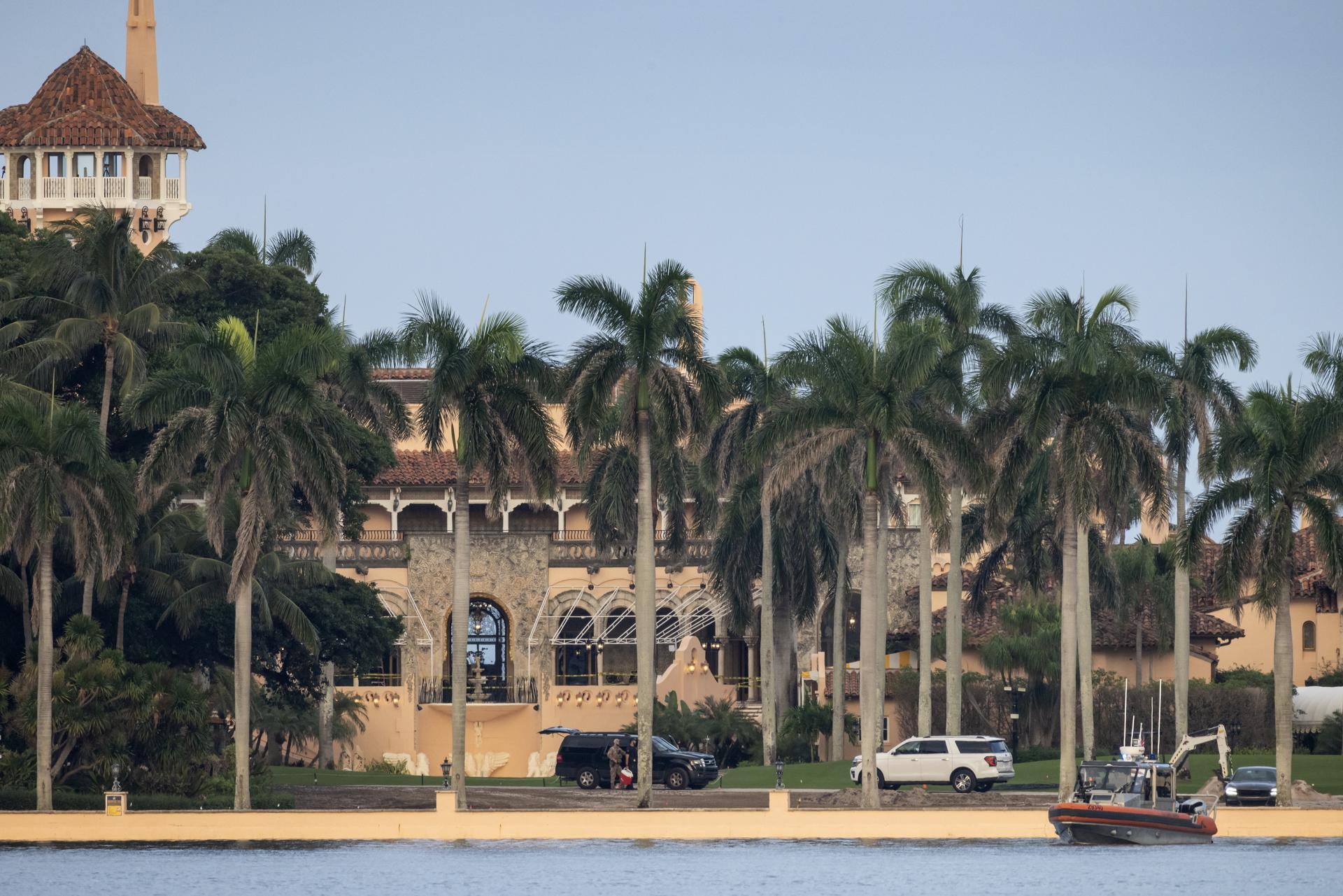 Vista de la residencia del presidente estadounidense, Donald Trump, llamada Mar-a-Lago, en West Palm Beach (Florida), donde una candidata demócrata, Emily Gregory, arrebató a los republicanos un escaño legislativo estatal. EFE/EPA/CRISTOBAL HERRERA-ULASHKEVICH