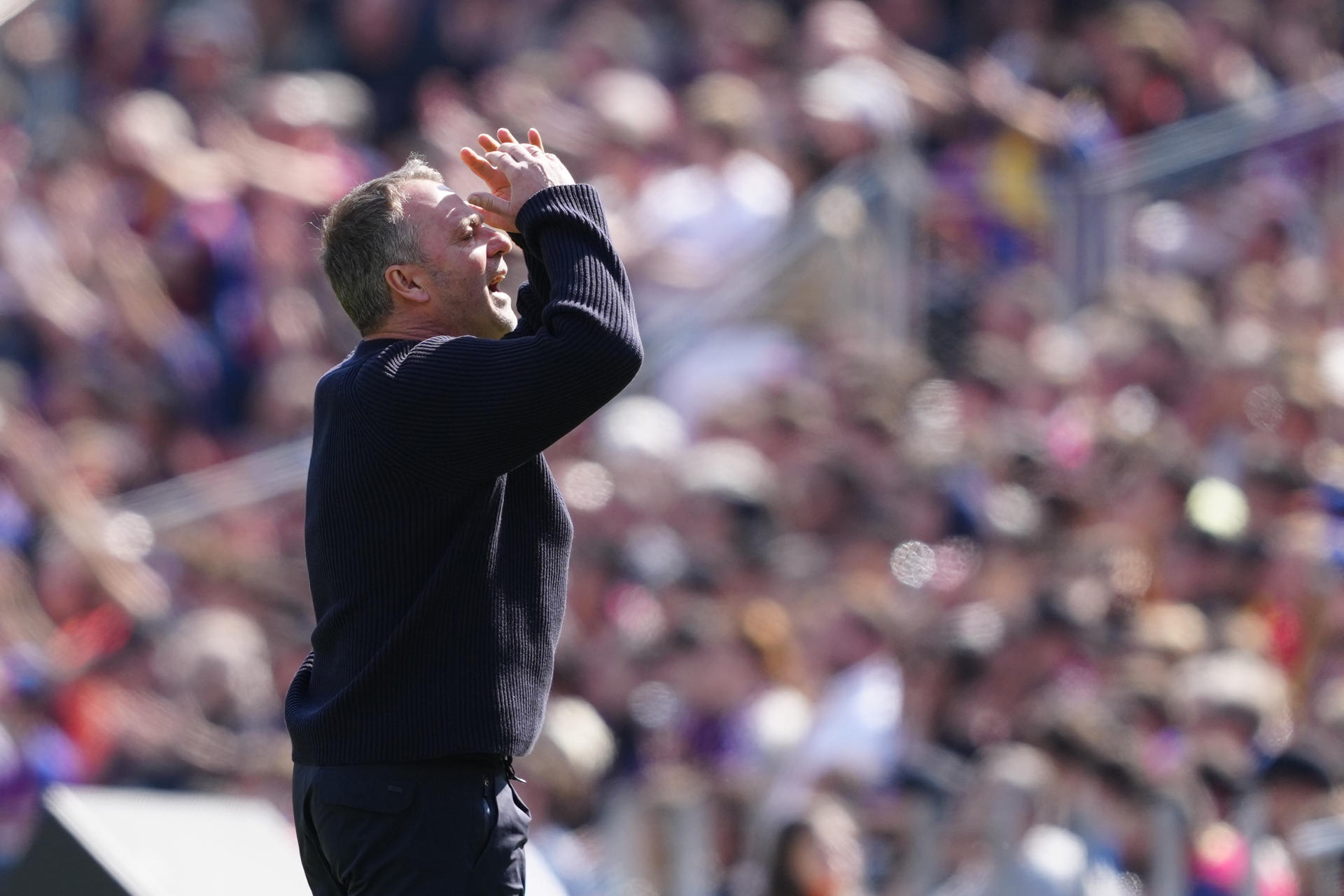 El entrenador del FC Barcelona Hansi Flick durante su partido de la jornada 29 de LaLiga EA Sports en el Camp Nou, este domingo. EFE/ Alejandro García