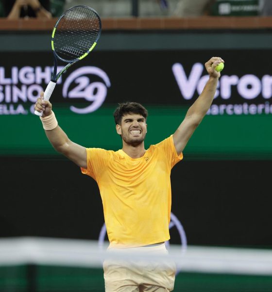 Carlos Alcaraz superó al británico Cameron Norrie y se clasificó para su quinta semifinal consecutiva en el Masters 1.000 de Indian Wells (Estados Unidos). EFE/EPA/JOHN G. MABANGLO