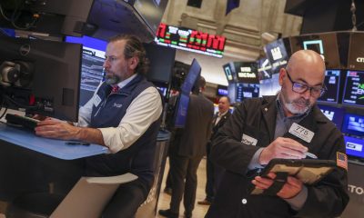 Fotografía de archivo de trabajadores en la Bolsa de Nueva York (EE.UU.). EFE/EPA/SARAH YENESEL