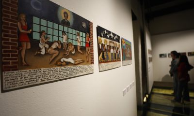 Personas observan obras de la exposición 'Niñas vendidas' de la pintora mexicana Eugenia Marcos, este jueves en el Claustro de Sor Juana en Ciudad de México (México). EFE/ Sáshenka Gutiérrez