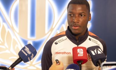 El jugador de la selección de Ecuador Moisés Caicedo, realiza declaraciones a su llegada al entrenamiento en el Estadio Municipal de Butarque en Leganés (Madrid), este martes. El conjunto dirigido por Sebastián Beccacece jugará contra Marruecos, este 27 de marzo, y el día 31 ante Países Bajos. EFE/ Sergio Pérez