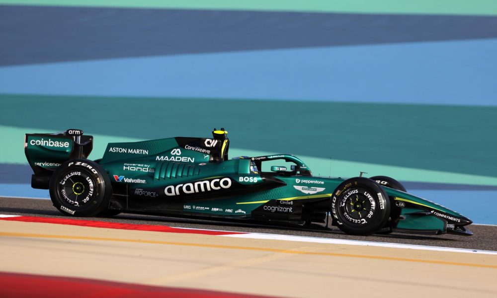 Fotografía de archivo del piloto español de Aston Martin Fernando Alonso en los test de Bahrain. EFE/EPA/ALI HAIDER