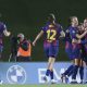 Las jugadoras del Barcelona celebran el 0-1 de Ona Batlle. EFE/Víctor Lerena