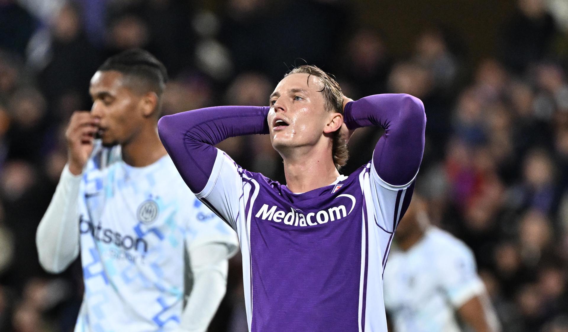 El juagdor del Fiorentina Albert Gudmundsson durante el partido de la Serie A que han jugado ACF Fiorentina e Inter FC en el Artemio Franchi Stadium en Florencia, Italia. EFE/EPA/CLAUDIO GIOVANNINI