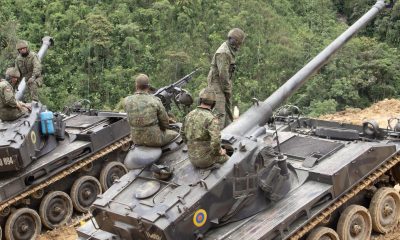 Integrantes del Ejército de Ecuador participan durante un operativo en una zona donde presuntamente se realizaban actividades de minería ilegal, este viernes en la localidad de El Chical, provincia de Carchi (Ecuador). EFE/ Xavier Montalvo
