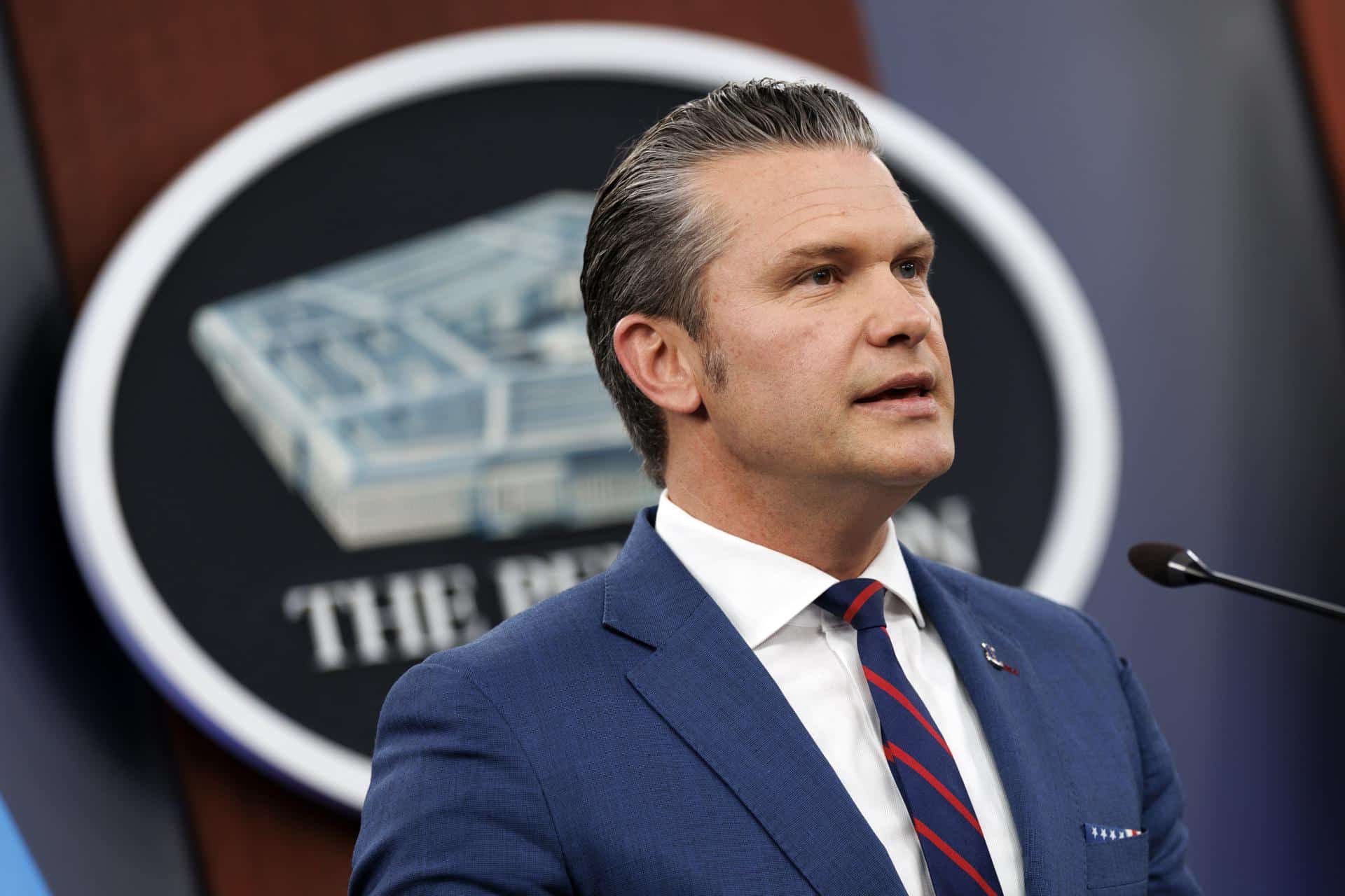 WASHINGTON (United States), 02/03/2026.- US Secretary of Defence Pete Hegseth speaks during a press briefing at the Pentagon, Washington, DC, USA, 02 March 2026. US and Israeli military conducted joint strikes against Iran, killing Iranian Supreme Leader Ayatollah Ali Khamenei. EFE/EPA/WILL OLIVER