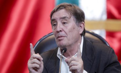 El director del Instituto Cervantes, Luis García Montero, participa en el 'Encuentro de Poetas: 100 años de Jaime Sabines', este jueves en la Cámara de Diputados en Ciudad de México (México). EFE/Isaac Esquivel