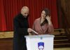 El líder del Partido Democrático Esloveno (SDS), Janez Jansa, y su esposa votan en el pueblo de Arce, cerca de Velenje. EFE/EPA/ANTONIO BAT