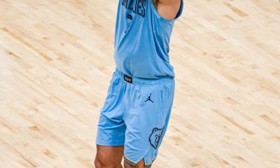 Fotografía de archivo del español Santi Aldama, alero de los Grizzlies de Memphis, quien se perderá el resto de la temporada de la NBA debido a una cirugía en la rodilla derecha, se anunció este lunes a través de un comunicado. EFE/ Matthew A. Smith