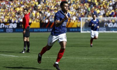El francés Désiré Doué celebra después de marcar el gol del 0-1 durante el partido amistoso entre Colombia y Francia en Landover, Maryland, EE.UU. EFE/EPA/WILL OLIVER