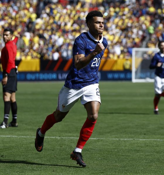 El francés Désiré Doué celebra después de marcar el gol del 0-1 durante el partido amistoso entre Colombia y Francia en Landover, Maryland, EE.UU. EFE/EPA/WILL OLIVER