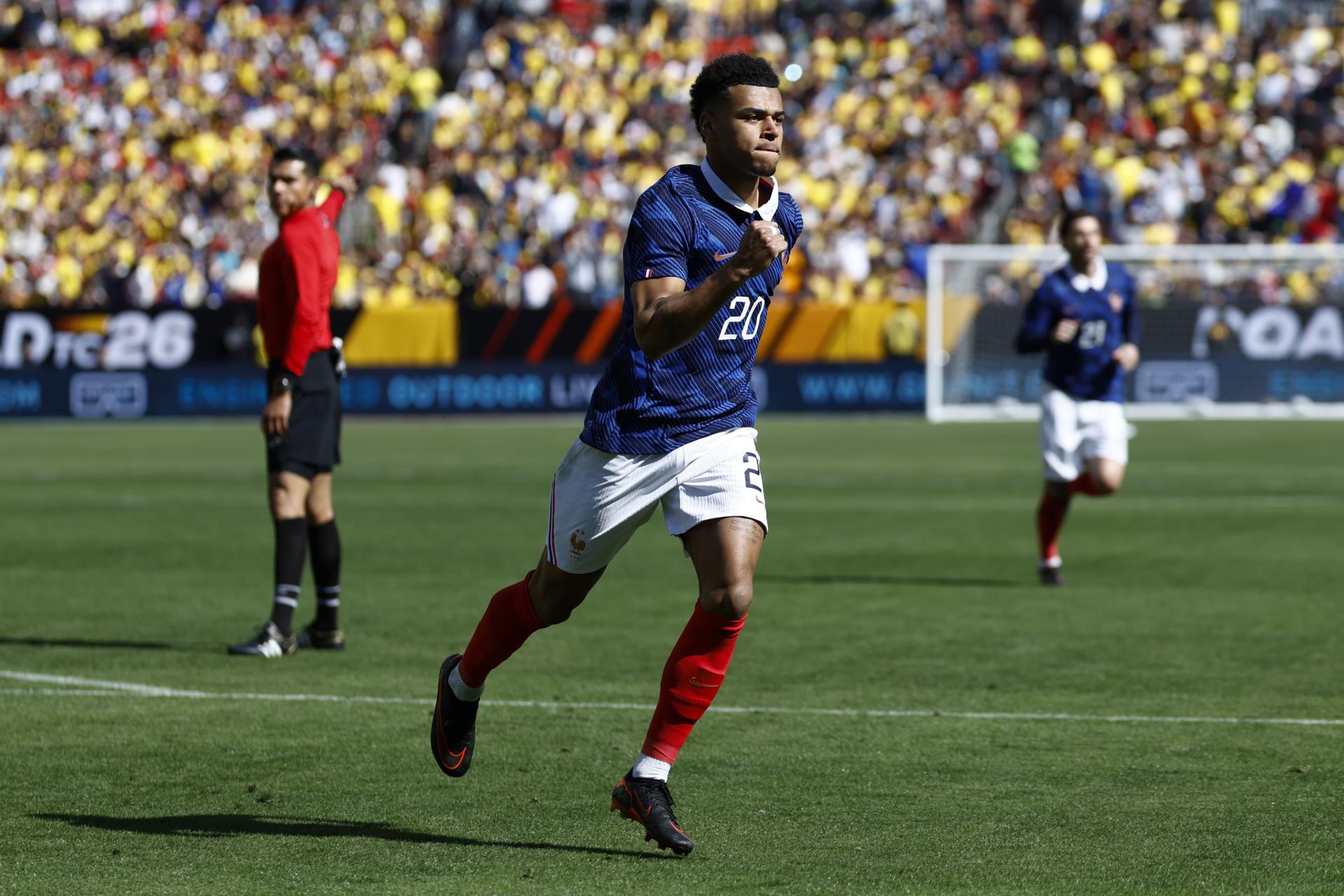 El francés Désiré Doué celebra después de marcar el gol del 0-1 durante el partido amistoso entre Colombia y Francia en Landover, Maryland, EE.UU. EFE/EPA/WILL OLIVER