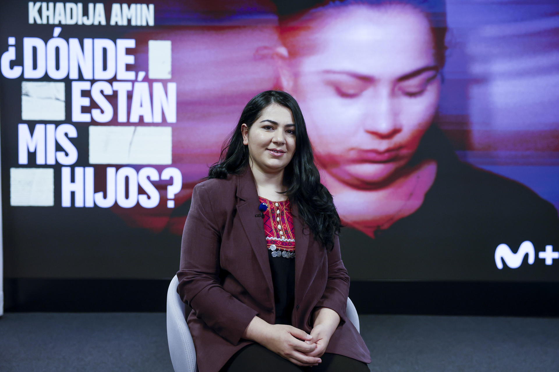 Khadija Amin lo tiene claro. No habla de respeto a otras culturas, ni pide comprensión para tradiciones machistas, ni argumenta exigencias de su religión, el islam, sino todo lo contrario. El burka es una cárcel de tela, no se puede ni respirar con él y debe estar prohibido, asegura en una entrevista con EFE. Así se posiciona esta afgana (Kabul,1993), activista de los derechos de las mujeres, víctima de violencia machista y de violencia vicaria, periodista y quien fuera presentadora del telediario de la televisión nacional afgana en prime time hasta la llegada de los talibanes. Hoy sigue siendo periodista y está refugiada en España desde 2021. EFE/ Ballesteros