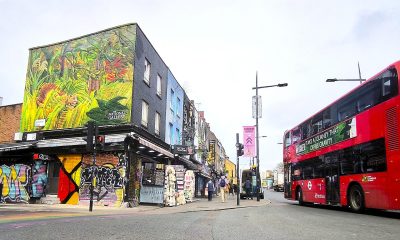 -La National Gallery de Londres junto con Global Street Art transforman alguna de sus pinturas más importantes en arte callejero e inaguran su primer mural '¡Sorprendido! Tigre en una tormenta tropical' de Henri Rousseau en el barrio de Camden.-EFE/ Guillermo Garrido