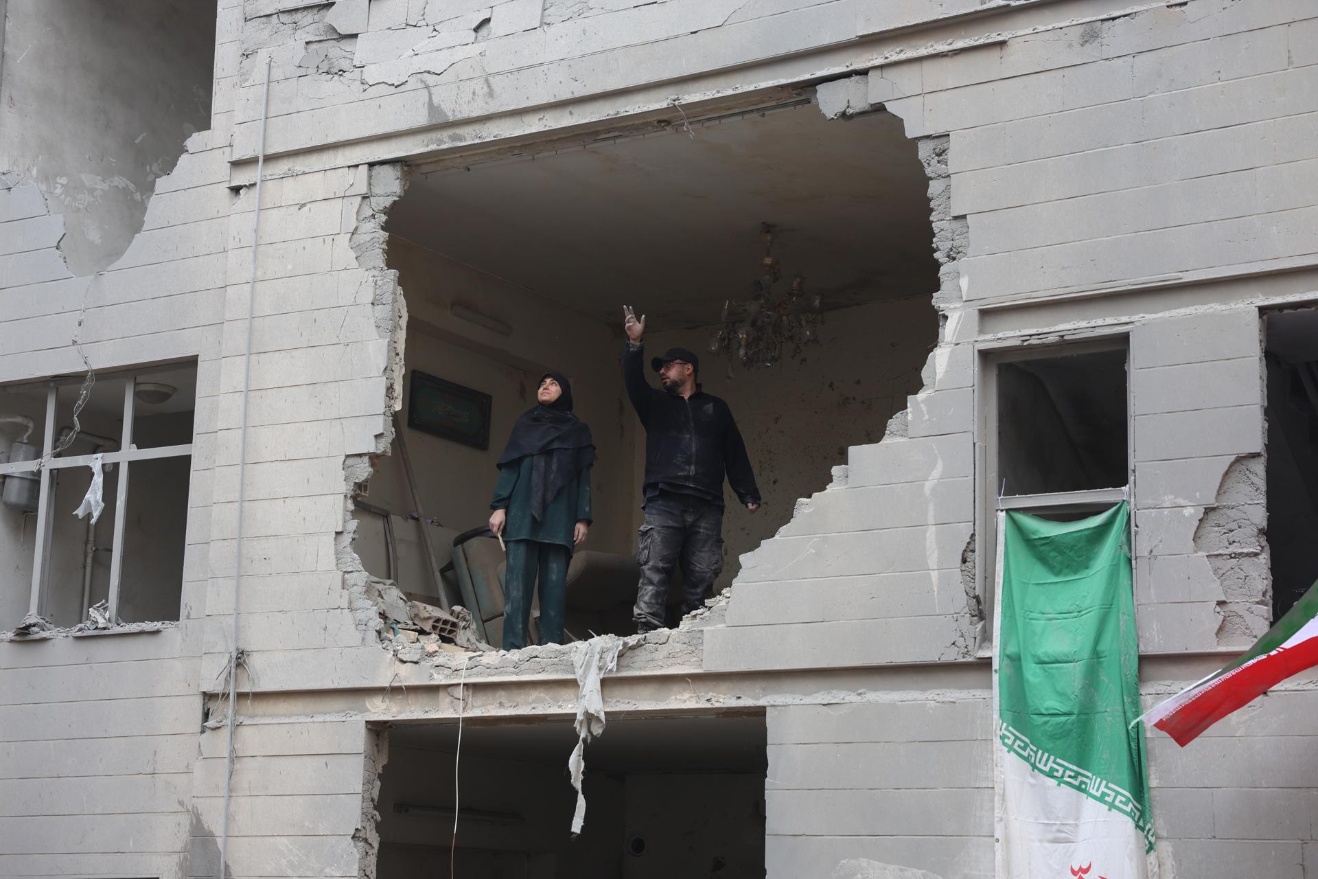 Un edificio dañado por los bombardeos en Teherán, el 15 d emarzo de 2026. EFE/EPA/ABEDIN TAHERKENAREH