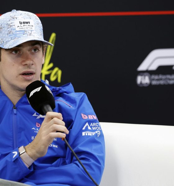 El piloto argentino Franco Colapinto, de Alpine, durante la rueda de prensa antes del Gran Premio de Japón de Fórmula 1 en el Circuito Internacional de Suzuka.EFE/EPA/FRANCK ROBICHON
