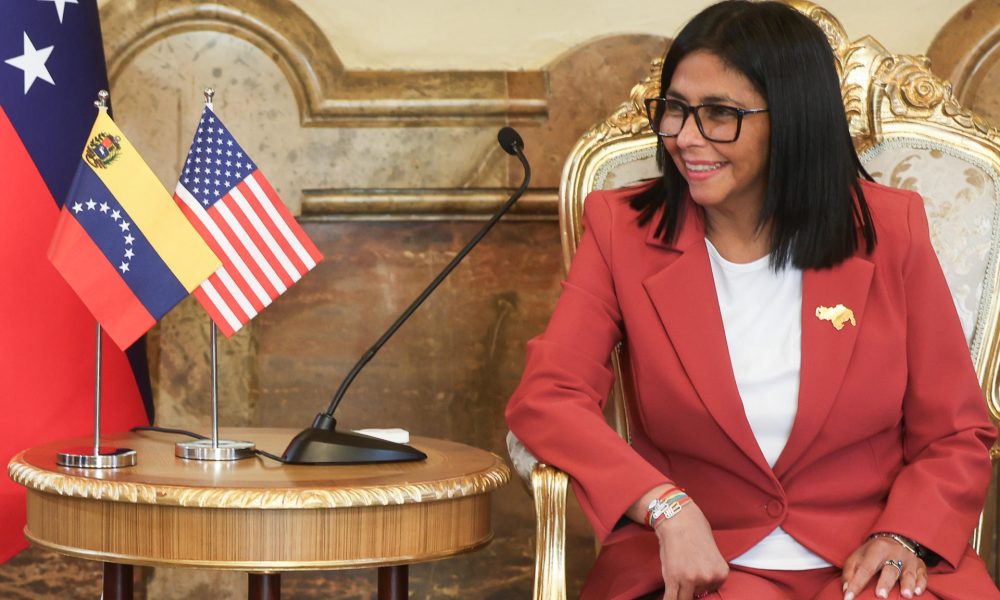 La presidenta encargada de Venezuela, Delcy Rodríguez, asiste a una reunión con el secretario de Interior de Estados Unidos, Doug Burgum, este miércoles 4 de marzo de 2026 en Caracas (Venezuela). EFE/ Miguel Gutiérrez