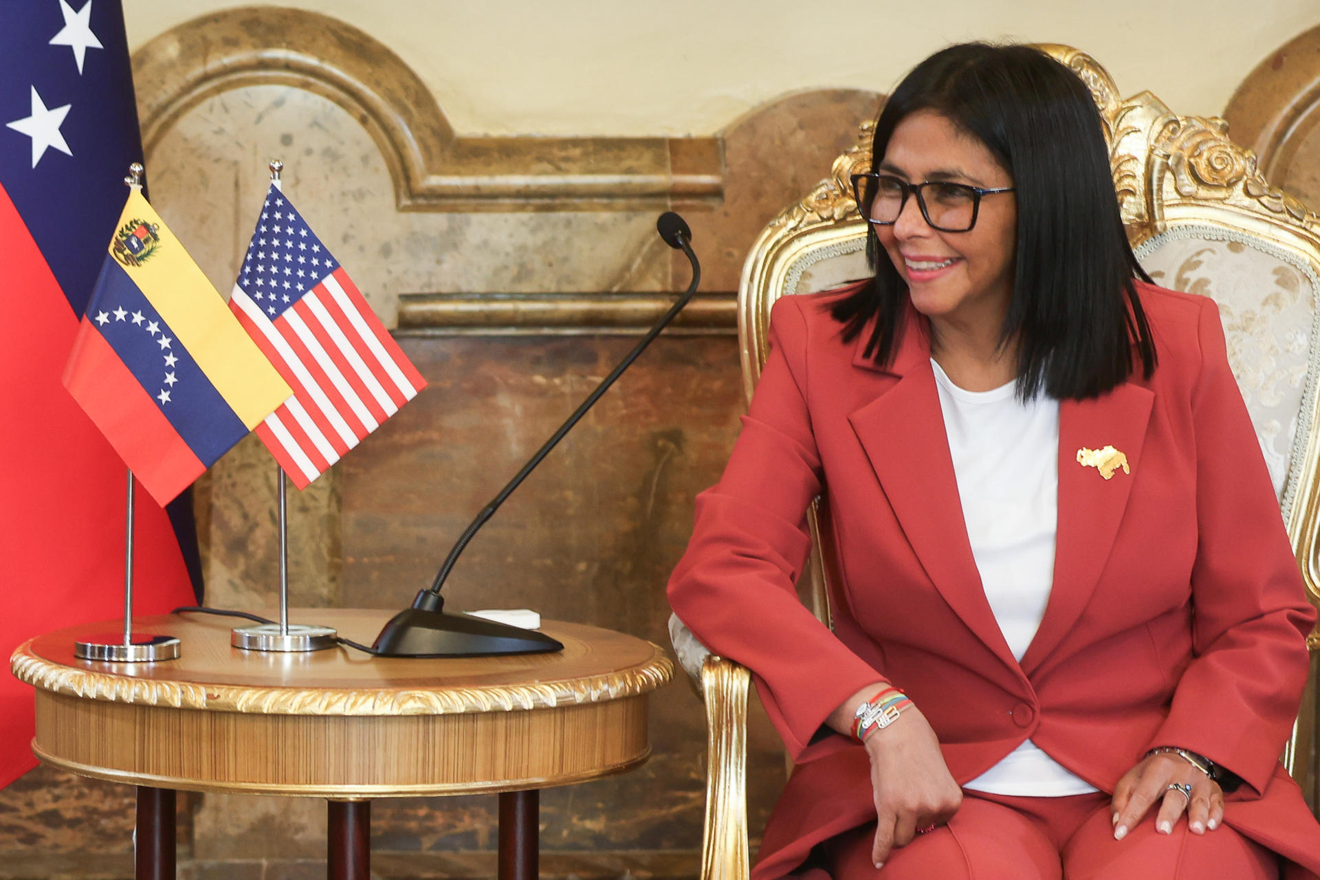 La presidenta encargada de Venezuela, Delcy Rodríguez, asiste a una reunión con el secretario de Interior de Estados Unidos, Doug Burgum, este miércoles 4 de marzo de 2026 en Caracas (Venezuela). EFE/ Miguel Gutiérrez