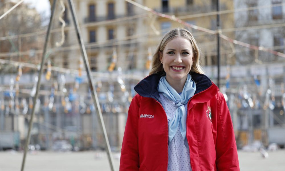 Marissa Lynn, de 38 años y natural de Ohio (Estados Unidos), es este año la fallera mayor de la falla Els Somnis de València y cuenta que cuando le plantearon la posibilidad de ostentar este cargo, primero pensó que era una locura al ser extranjera pero luego se dijo que la fiesta "se siente" y era "ahora o nunca". EFE/Ana Escobar