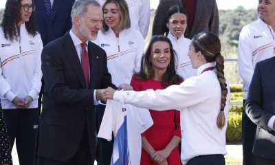Los reyes Felipe y Letizia, durante la audiencia a la delegación española participante en los Juegos Paralímpicos de Milán-Cortina 2026, encabezada por la esquiadora Audrey Pascual (d), ganadora de cuatro medallas, EFE/ Chema Moya