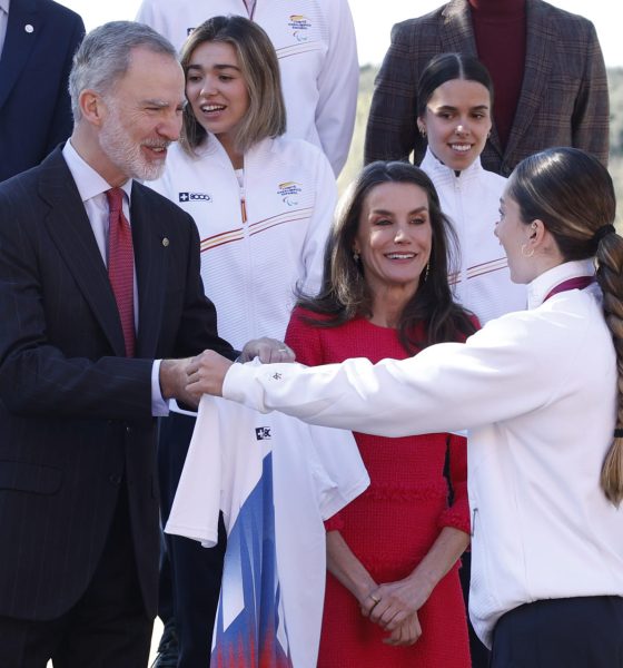 Los reyes Felipe y Letizia, durante la audiencia a la delegación española participante en los Juegos Paralímpicos de Milán-Cortina 2026, encabezada por la esquiadora Audrey Pascual (d), ganadora de cuatro medallas, EFE/ Chema Moya