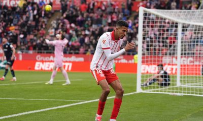 El mediocentro del Girona Azzedine Ounahi celebra tras anotar un tanto durante el partido de liga entre el Girona y el Athletic celebrado este sábado en el estadio Montilivi en Girona. EFE/ Siu Wu