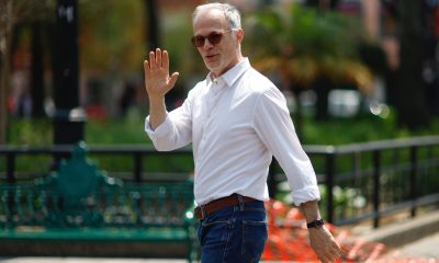 El actor Brontis Jodorowsky saluda al finalizar una entrevista con EFE este viernes, en Ciudad de México (México). EFE/ Sáshenka Gutiérrez