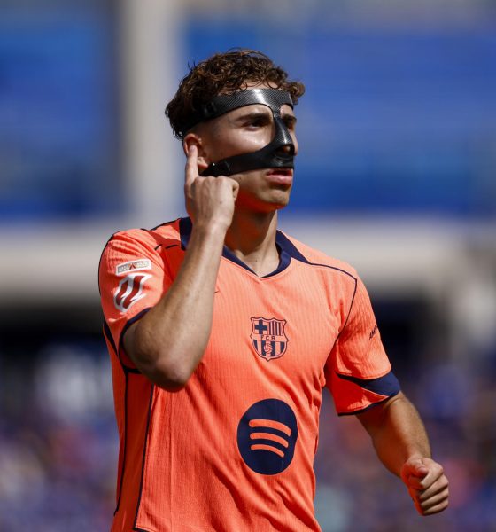 El centrocampista del FC Barcelona Fermín López celebra tras marcar el 0-1 durante el partido de LaLiga entre Getafe CF y FC Barcelona celebrado en el estadio Coliseum de Getafe (Madrid). EFE/ Daniel González