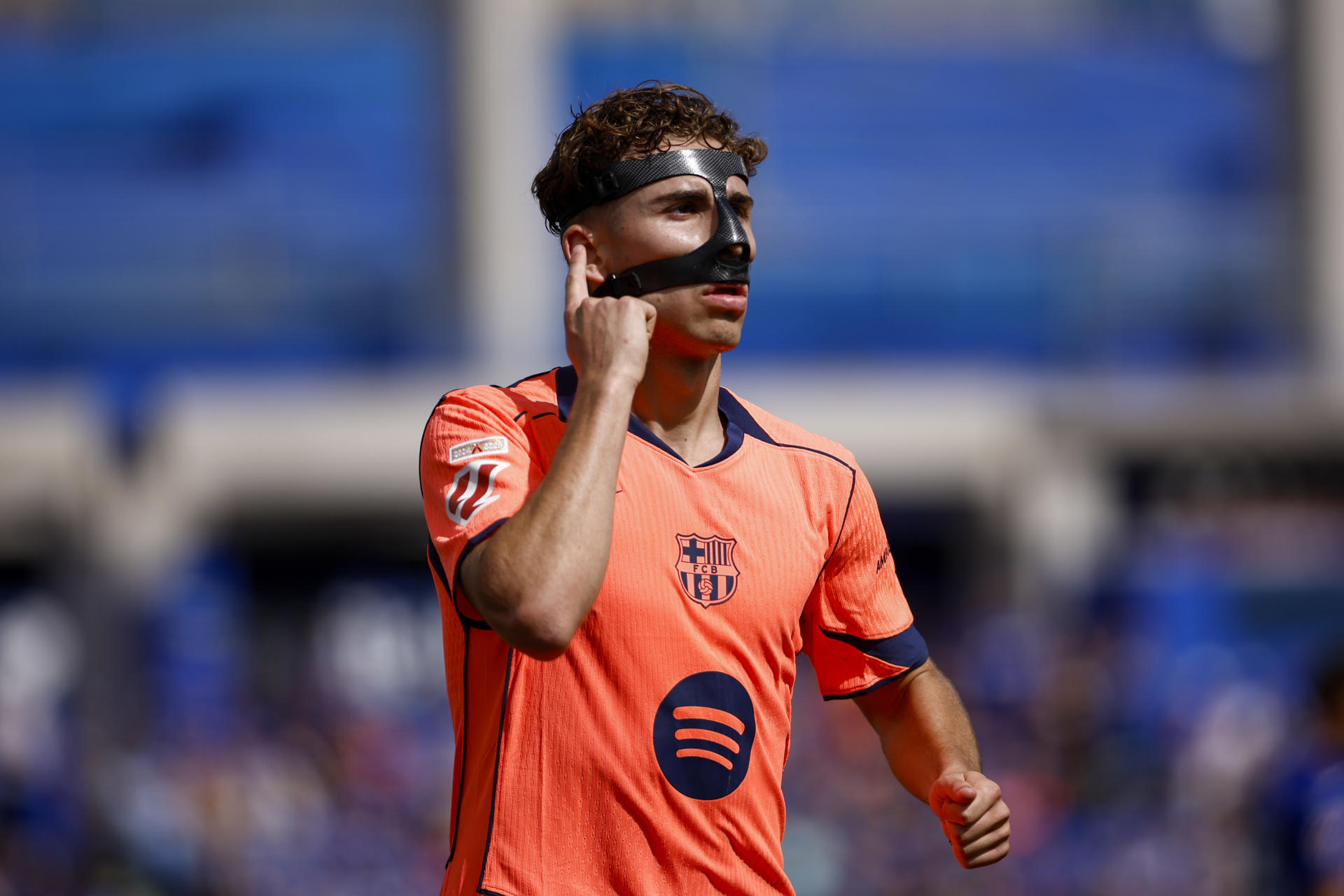 El centrocampista del FC Barcelona Fermín López celebra tras marcar el 0-1 durante el partido de LaLiga entre Getafe CF y FC Barcelona celebrado en el estadio Coliseum de Getafe (Madrid). EFE/ Daniel González