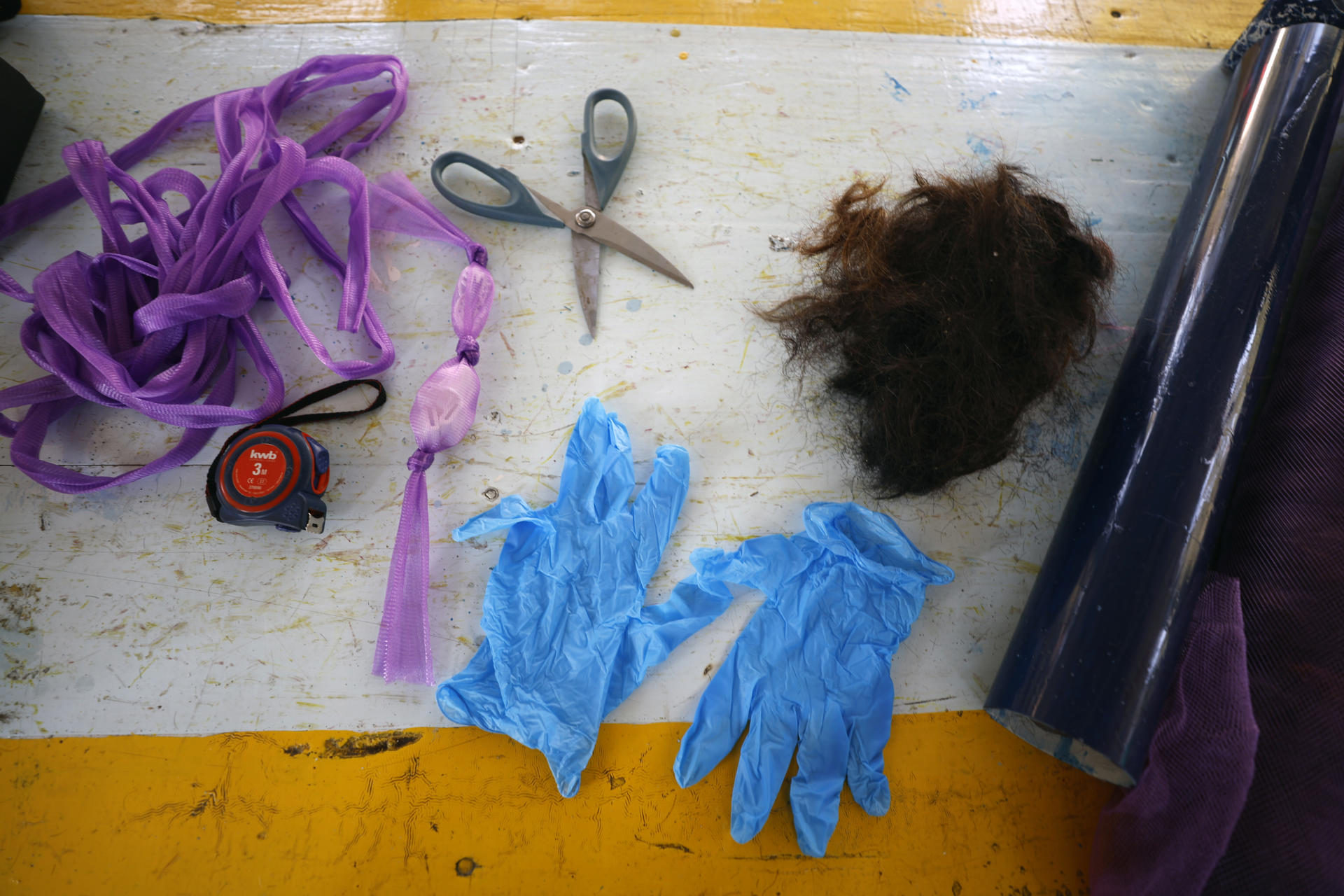 Fotografía que muestra elementos para la elaboración de dispositivos de limpieza en una área natural protegida de Xochimilco este lunes, en Ciudad de México (México). EFE/ Sáshenka Gutiérrez