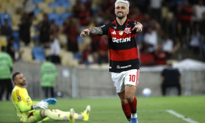 Giorgian De Arrascaeta, de Flamengo, celebra un gol en un partido de la fase de grupos de la Copa Libertadores entre Flamengo e Independiente Medellín en el estadio Maracaná en Río de Janeiro (Brasil). EFE/Antonio Lacerda
