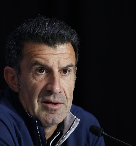 El exfutbolista Luis Figo participa en la rueda de prensa convocada antes de la  ceremonia de entrega de los Premios Laureus, este lunes, en el Palacio de Cibeles, en Madrid. EFE/ Mariscal
