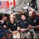 Captura de video tomada de la cuenta oficial en X @NASA que muestra desde la izquierda a los astronautas; Reid Wiseman, Christina Koch, Jeremy Hansen y Victor Glover saludando durante una conversación en directo desde la nave Orión de la misión Artemis II con el presidente de Estados Unidos, Donald Trump. EFE/ @NASA