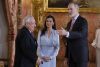 Los reyes Felipe VI y Letizia de España saludan al escritor mexicano Gonzalo Celorio, Premio Cervantes 2025, este miércoles en el Palacio Real de Madrid. EFE/ Mariscal
