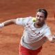 El tenista británico Cameron Norrie contra el argentino Thiago Agustín Tirante durante la ronda de 32 del Mutua Madrid Open, este domingo en la Caja Mágica de Madrid. EFE/ Sergio Pérez