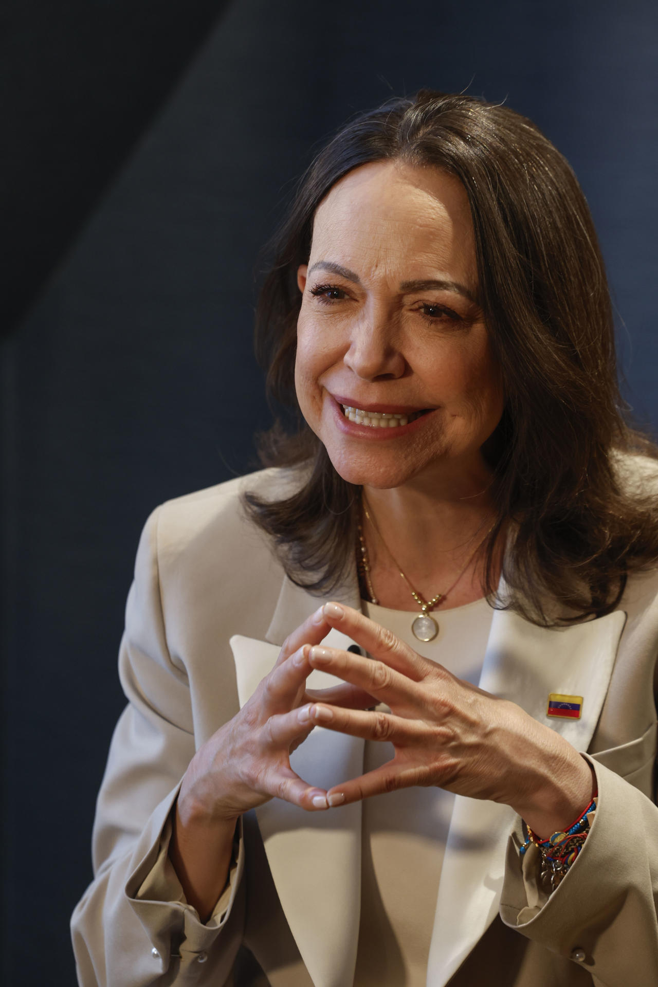 La opositora venezolana María Corina Machado durante la entrevista que ha ofrecido a EFE este domingo en Madrid. EFE / Javier Lizón.
