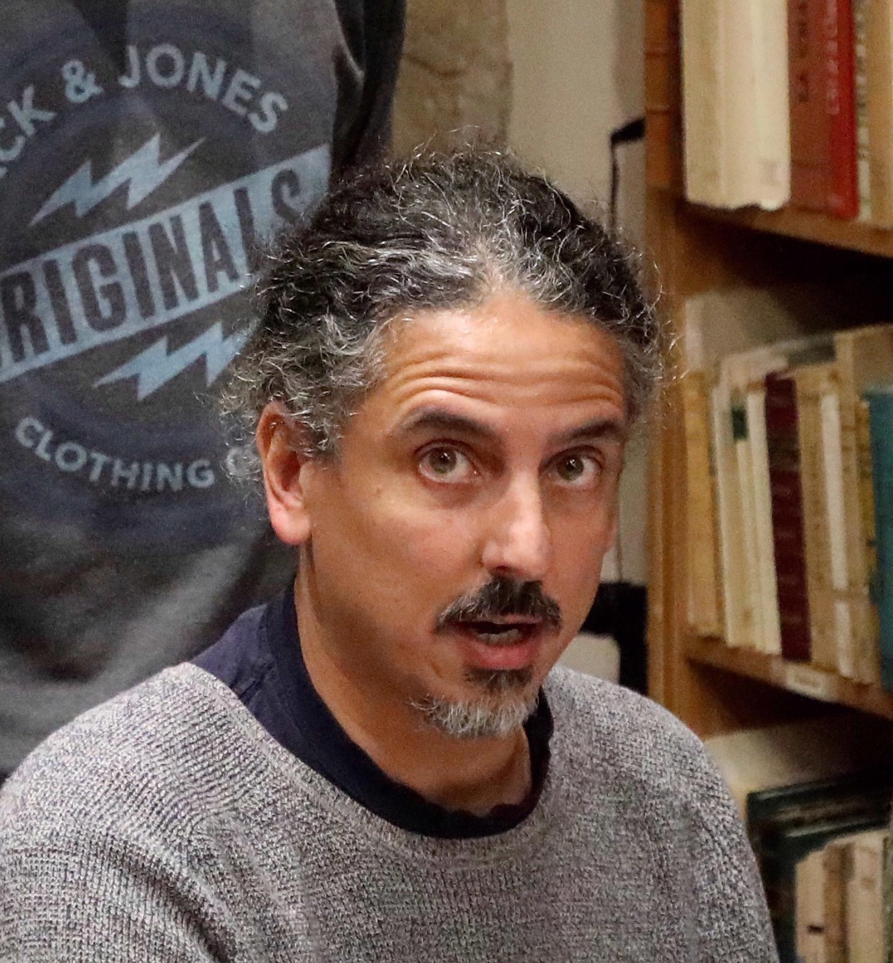 Imagen de Martiño Ramos (c), que además de profesor, es exmilitante de En Marea. EFE/Xoán Rey