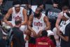 James Harden (c), de los Cavaliers, reacciona en un partido de la NBA entre Toronto Raptors y Cleveland Cavaliers en el Scotiabank Arena en Toronto (Canadá). EFE/Julio César Rivas
