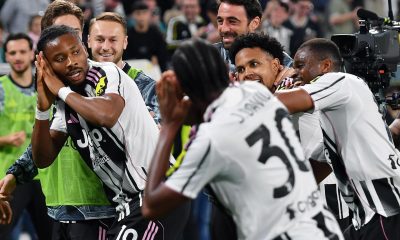 El jugador del Juventus Khephren Thuram (I) celebra con sus compañeros el 2-0 durante el partido de la Serie A que han jugado Juventus FC y Bologna FC en Turin, Italia. EFE/EPA/ALESSANDRO DI MARCO