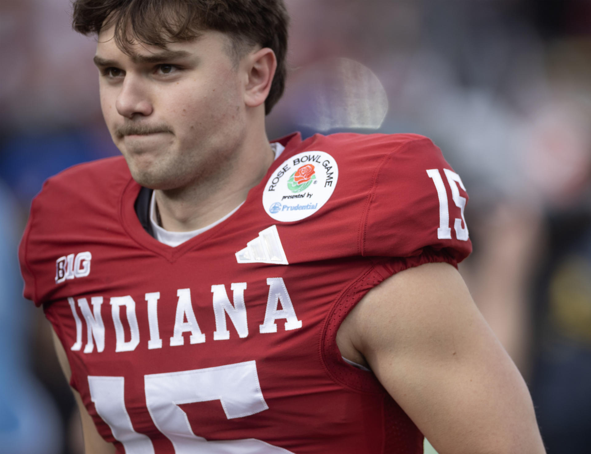 Fotografía de archivo del 2 de enero de 2026 en la que se ve al mariscal de campo Fernando Mendoza, elección número uno de Las Vegas Raiders en el draft de la NFL 2026. EFE/Armando Arorizo