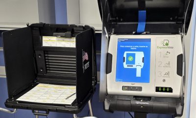 Fotografía de archivo que muestra una máquina de votación en el ayuntamiento de Miami, Florida (EE.UU.). EFE/ Alberto Boal