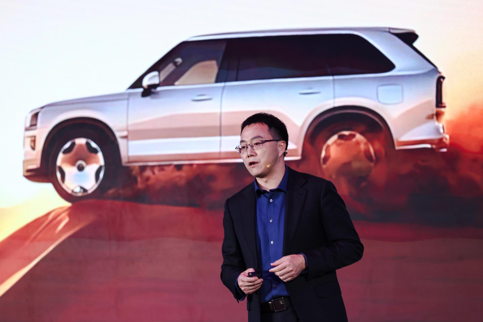 BEIJING (China), 23/04/2026.- Shen Yuan, vicepresidente y director de tecnología de Zhejiang Geely Holding Group Co Ltd, interviene durante la Noche Geely en Pekín, China. EFE/EPA/WU HAO